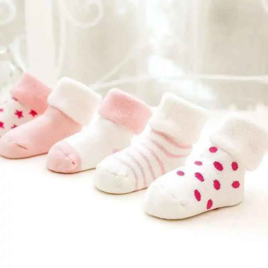 Kit Meias de Pelúcia Infantil Confortável para seu Bebê 5 Pares -  Luvala